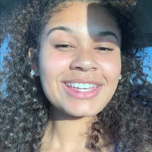 Meet your Posher, Anadia